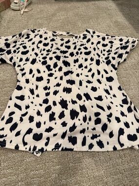 Women’s Black and White Animal Print Short Sleeve Top